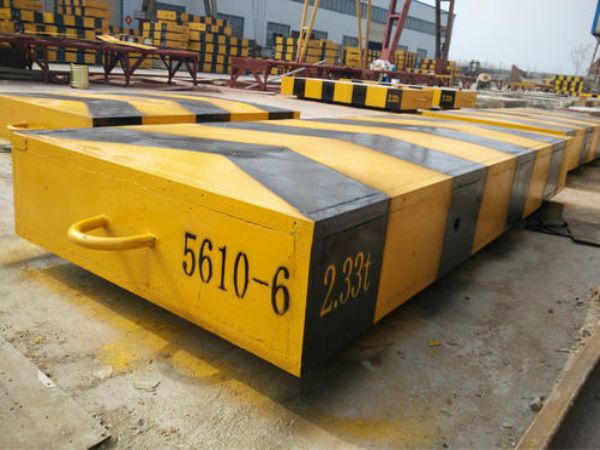 北市区吊车出租电话_省直辖县级吊车租赁:吊车在停车时应注意